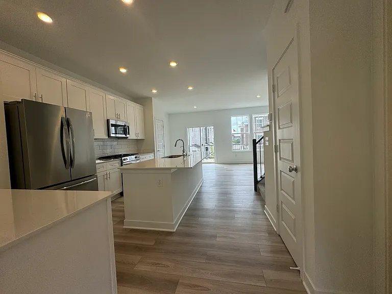 13847 Gatsby Dr — Photo 33