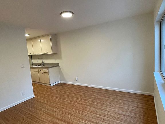 4th image of 53 Mariner Green Dr