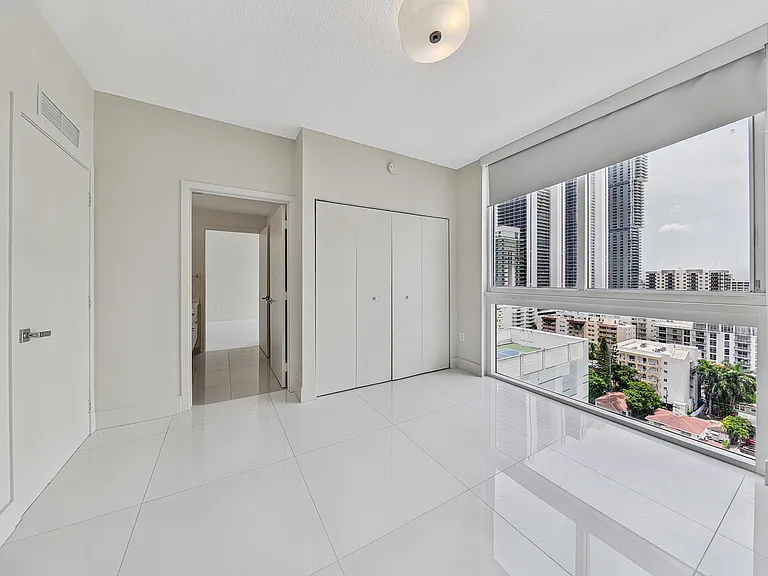600 NE 27th St #1605 — Photo 35