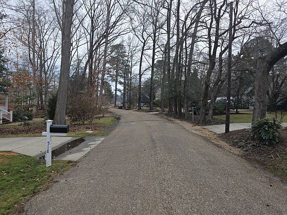 5th image of 518 Mill Neck Rd