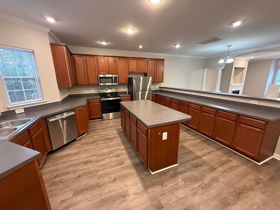 Updated 3 Bedroom with Stainless Steel Appliances