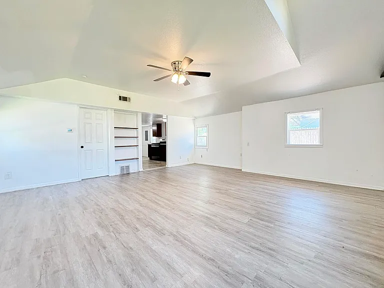 5234 Amsden Ave — Photo 2