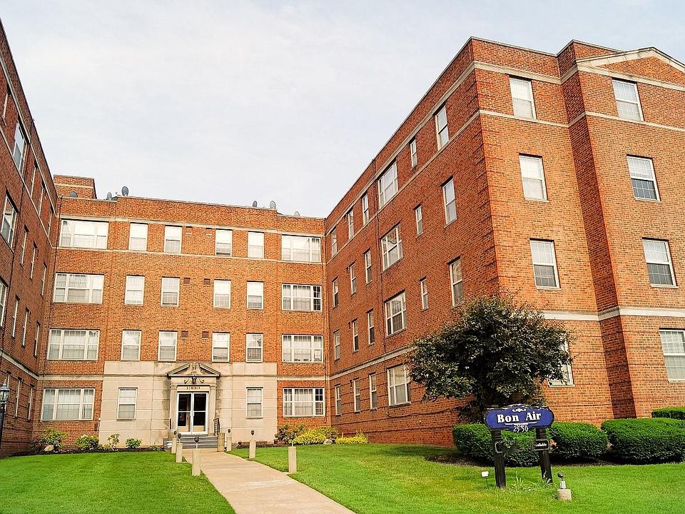 Bon Air @ 2550 Kemper Road, Shaker Heights OH 44120 - 1 bedrooms for $850-890 per month 2 bedrooms 1-1/2 baths for $995-1125 per month