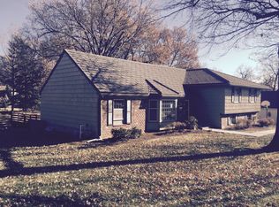 10325 Cherokee Ln, Leawood, KS 66206