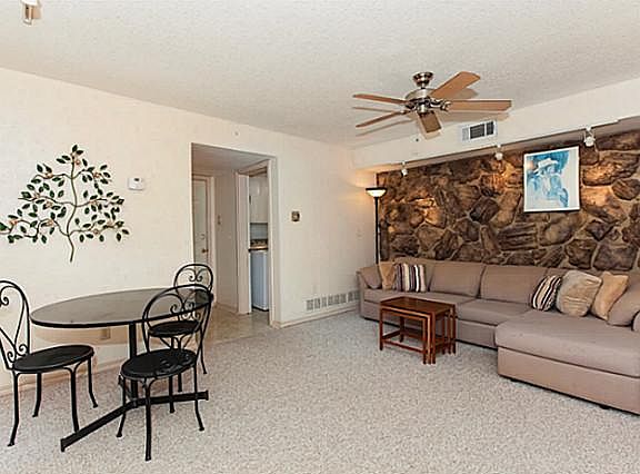 4th image of 3318 Lakeside Dr