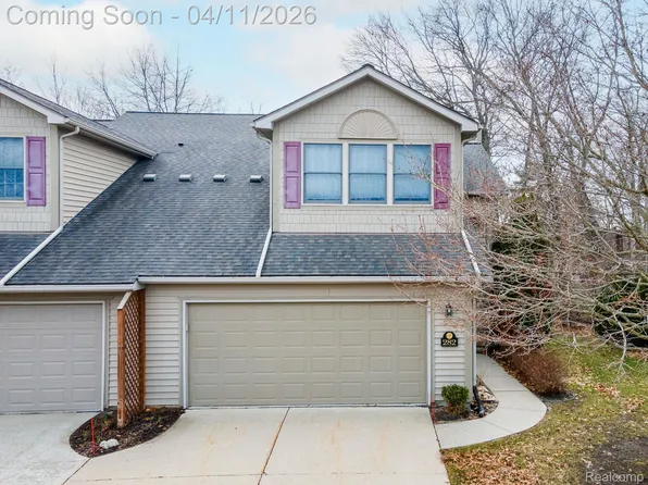 282 Stratford Ln #31, Lake Orion, MI 48360