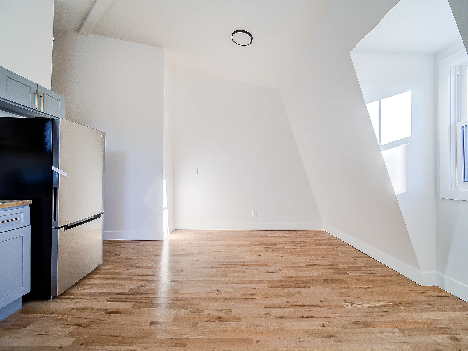 1 bed, $2,400 — Photo 3