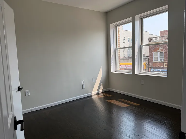 168 N Grove St #205 — Photo 4