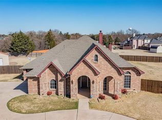 102 Palomino Ct, Shady Shores, TX 76208