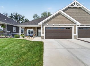 6727 Bellflower Pointe Dr, Deforest, WI 53532