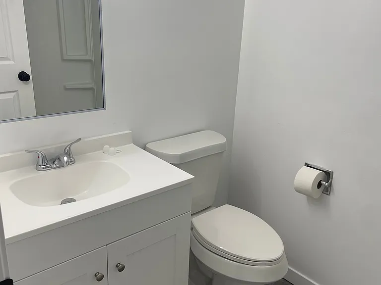 211 E Main St #4 — Photo 2
