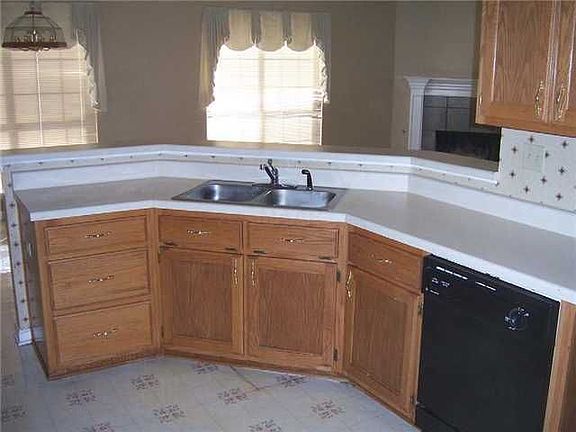 3rd image of 7463 Red River Dr