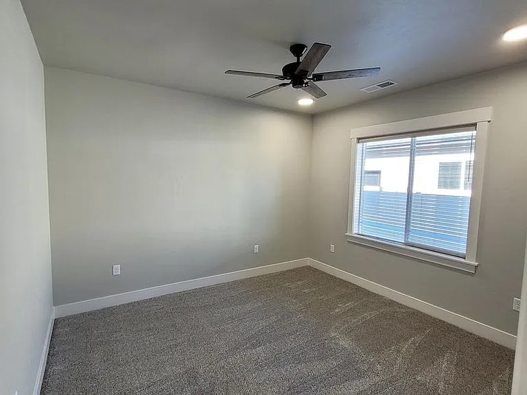 546 W Broadway Ave — Photo 15