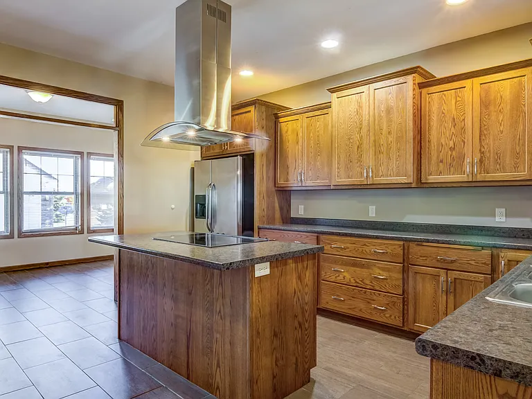 956 Parkland Dr — Photo 14