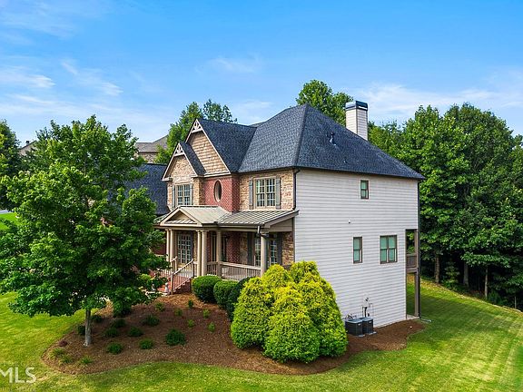 3rd image of 407 Heritage Row