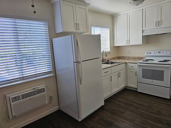 3rd image of 2060 Wilkins Ave APT 15