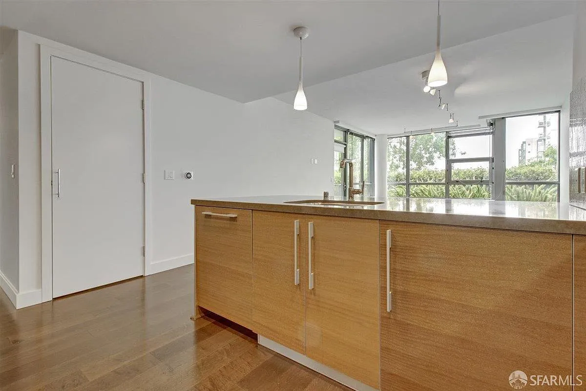 2 bed, 2.0 bath, 1264 sqft, $8,490 — Photo 3