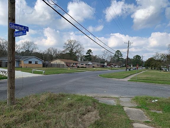 Exterior Neighborhood (street photo)