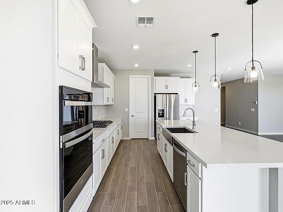 5th image of 15813 W EL CORTEZ Place