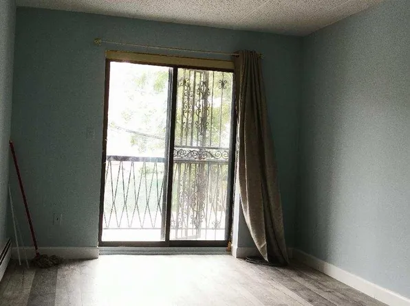 14748 Barclay Ave, Flushing, NY 11355