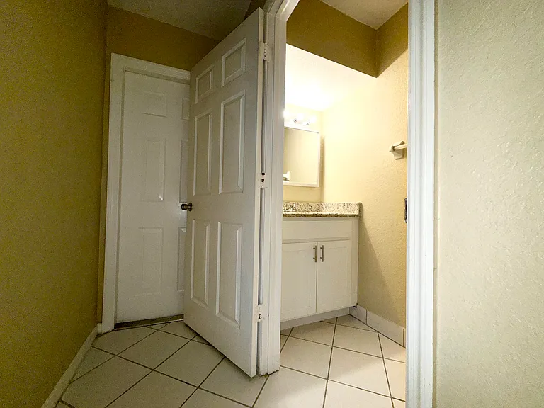 13614 Yarmouth Ct — Photo 26