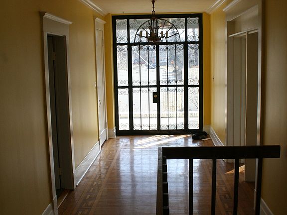 entrance/ hallway