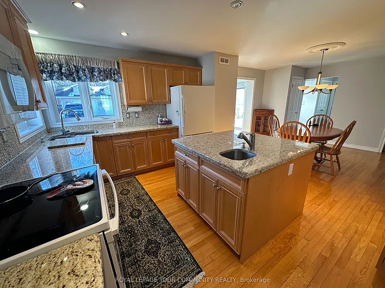 203 Lake Dr E — Photo 8
