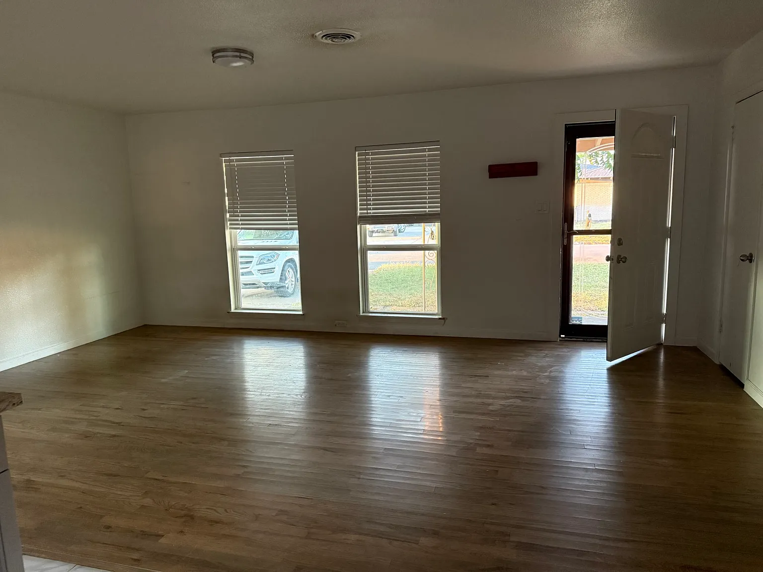 3 bed, 1491 sqft, $2,000 — Photo 2