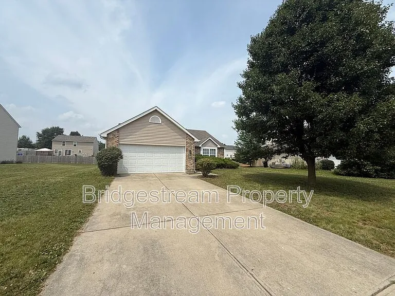 8694 Plum Creek Ct — Photo 1
