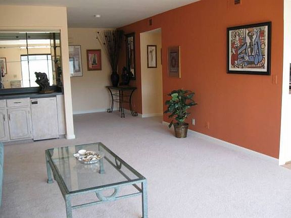 Living Room/Wet Bar