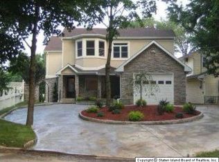21 Clay Pit Rd, Staten Island, NY 10309