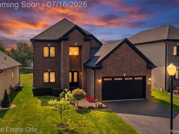 10641 Lone Oak Cir, Grand Blanc, MI 48439