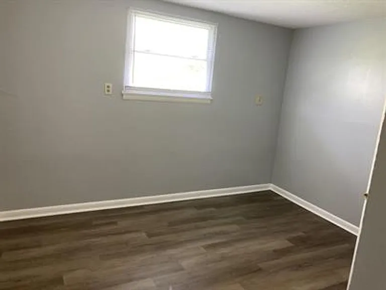 4900-4903 Saddlebrook Ln — Photo 6