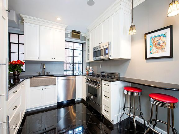 4th image of 40-50 E 10th St #2B