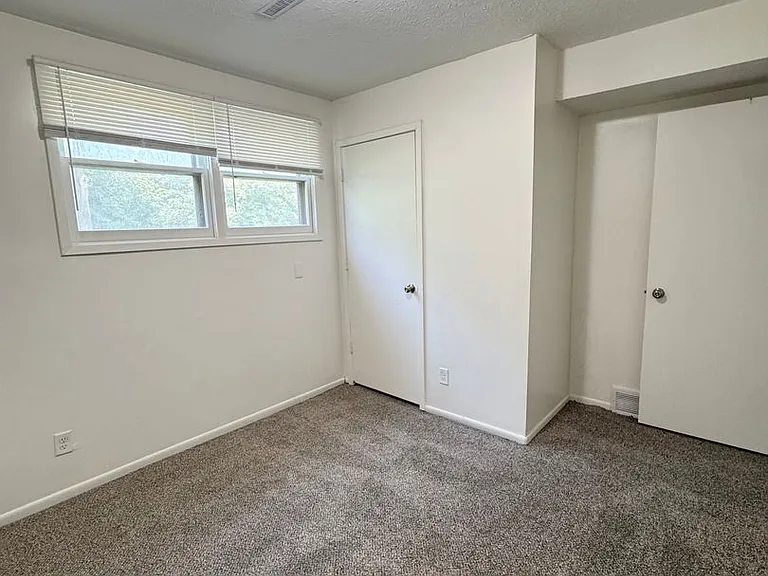 4874 Robin Dr — Photo 14