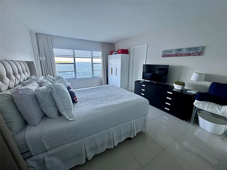 11111 Biscayne Blvd #2B — Photo 1