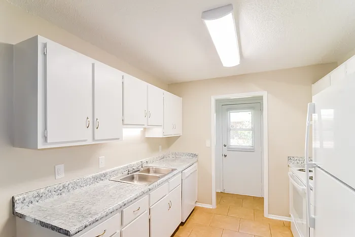 813 N Burbank Dr — Photo 4