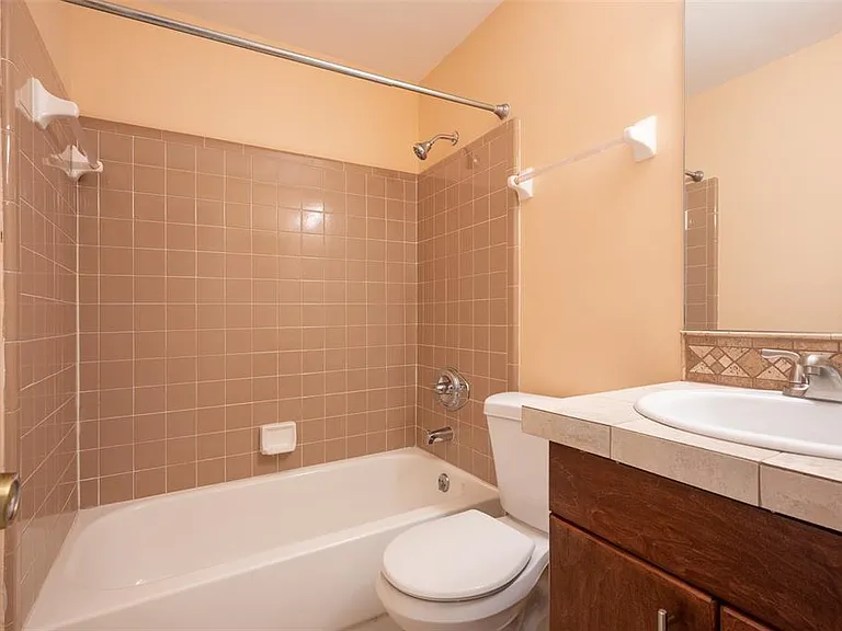 3409 NW 52nd Ter — Photo 15