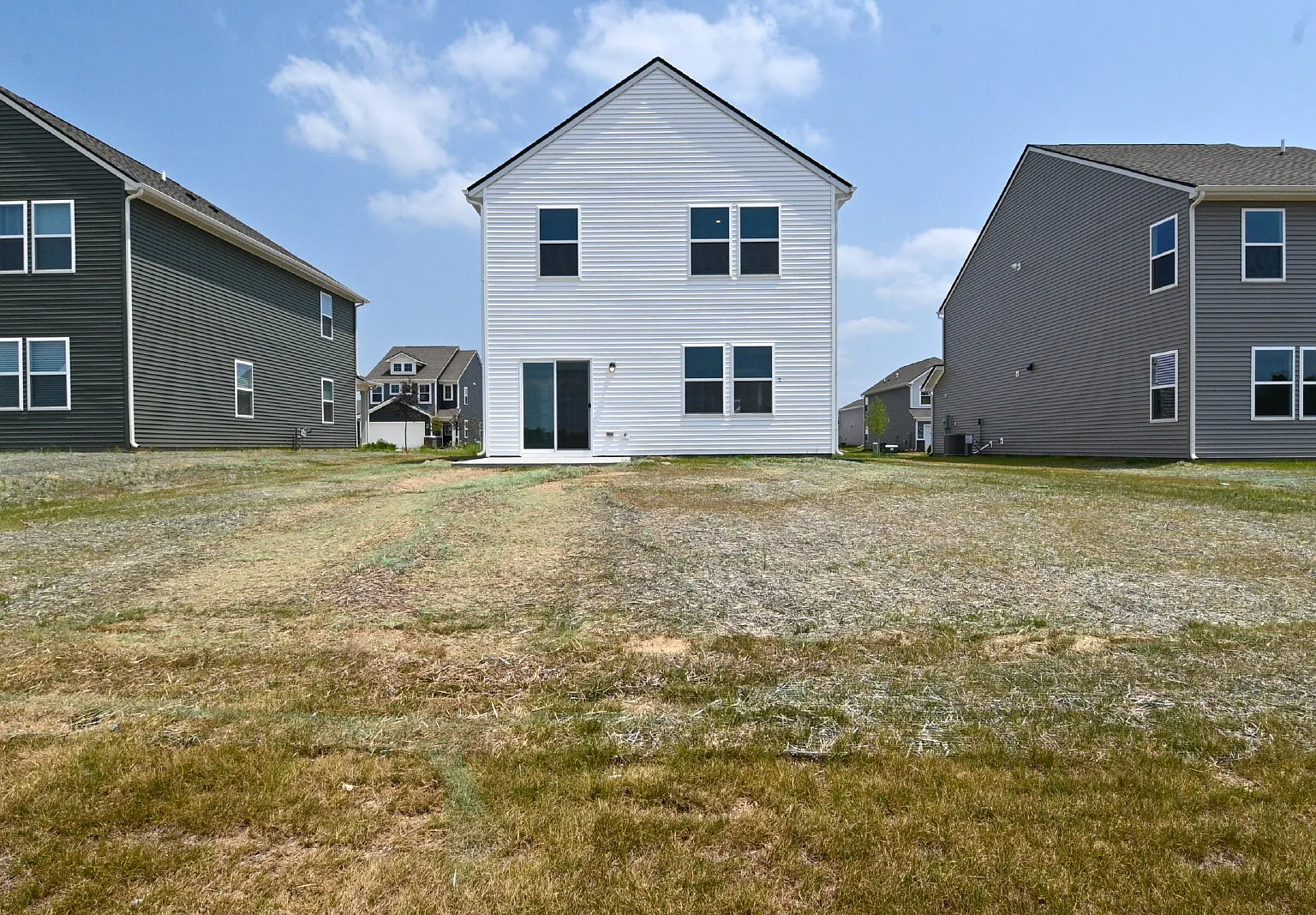 3 bed, 2.5 bath, 1849 sqft, $2,400 — Photo 4