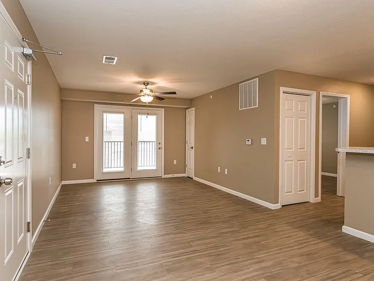 Greenbrier Apartments — Photo 62