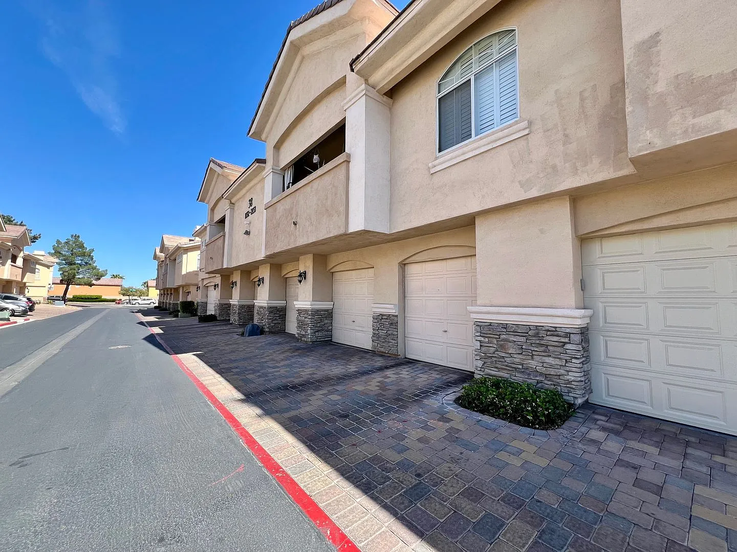Charming Furnished 3bd/2ba Condo W/ 2-Car Garage! New Flooring! — Photo 1