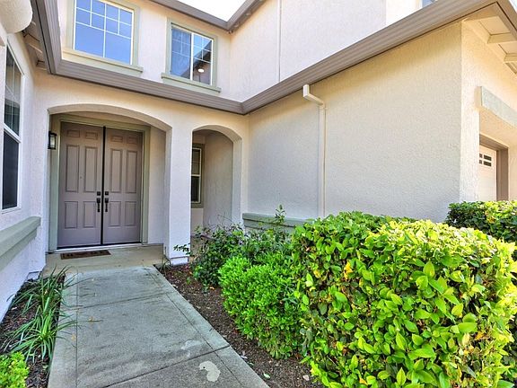 3rd image of 451 Hawkcrest Cir