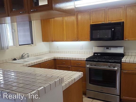 3rd image of 807 Niantic Ct