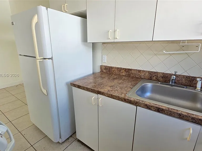 7629 Dickens Ave #7 — Photo 9