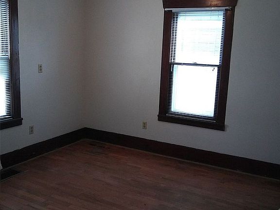 5th image of 6430 S Montgomery St