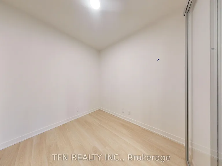 30 Upper Mall Way #2104 — Photo 8