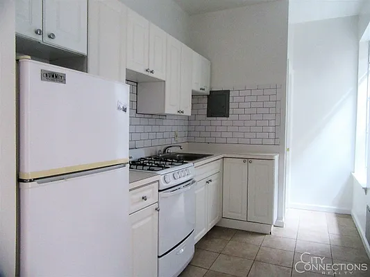 Rented by City Connections Realty | media 15