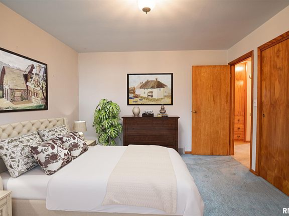 4th image of 305 Walnut St
