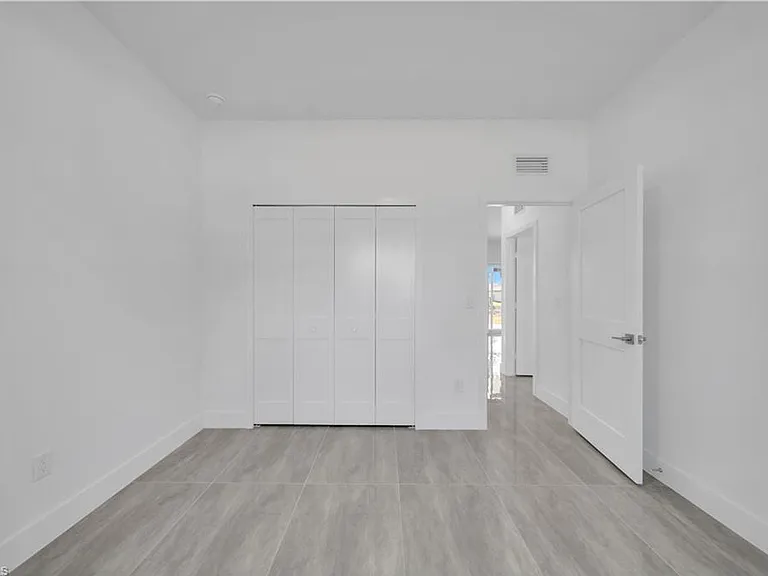1142 Dutchess St E — Photo 27