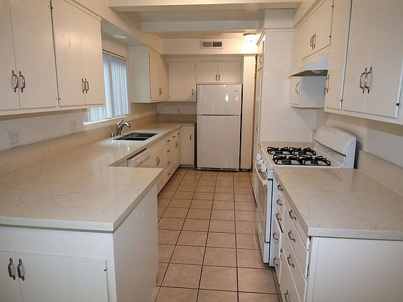 4th image of 5320-5330 Ben Ave #5320-5